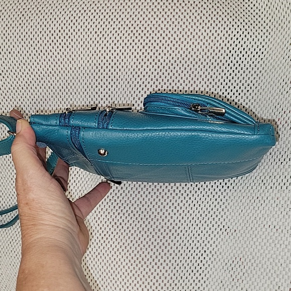 Teal cowhide crossbody purse. - Picture 4 of 10